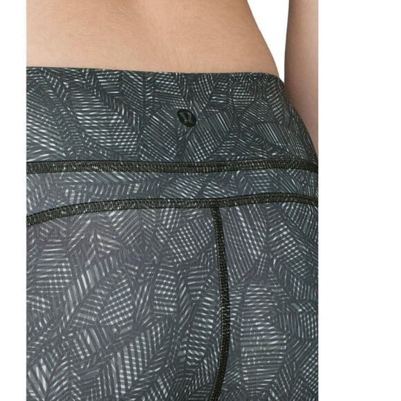 Lululemon Cool To Street Crop Jazzy White Gator Green Sage Green Legging‎ Size 4 - Picture 14 of 15